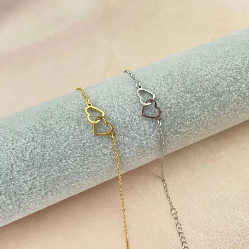 Pulseira Duplo Coração Entrelaçados Banhado a Ouro 18k Position 4