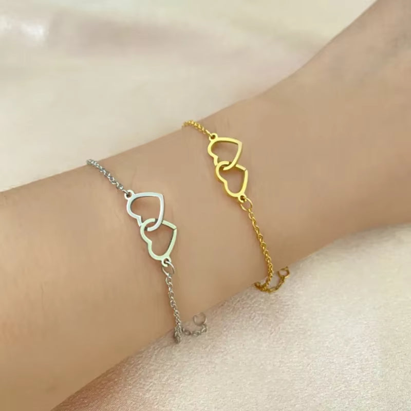 Pulseira Duplo Coração Entrelaçados Banhado a Ouro 18k Position 2